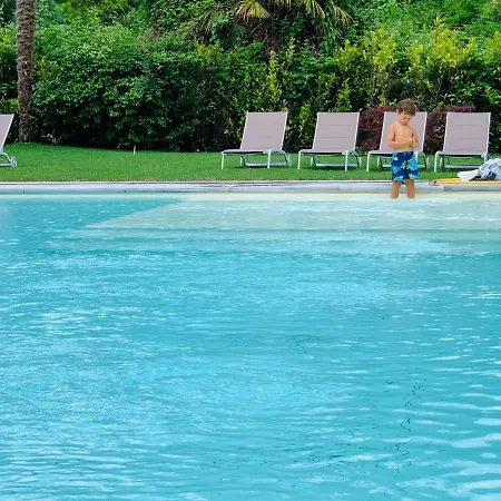 Apartment House & Pool *