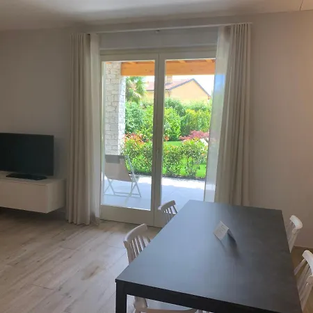 House & Pool Lejlighed